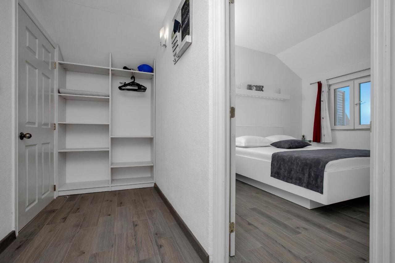 Apartments By The Sea Drasnice, Makarska - 2581 מראה חיצוני תמונה